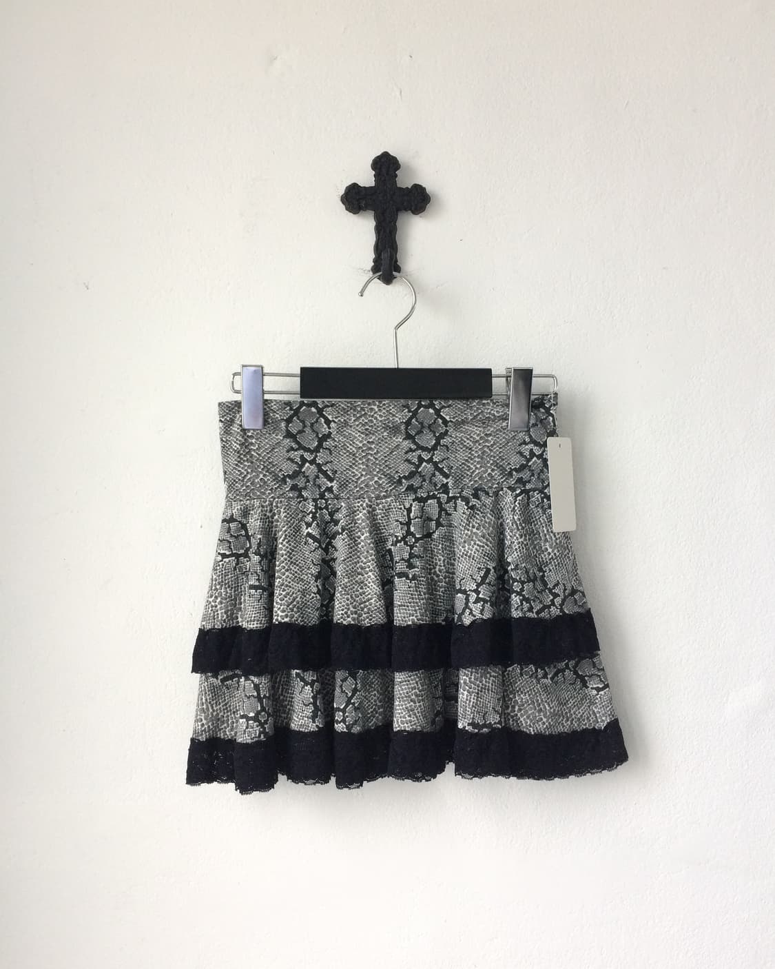 Lace trimming python pattern mini skirt 상품이미지1