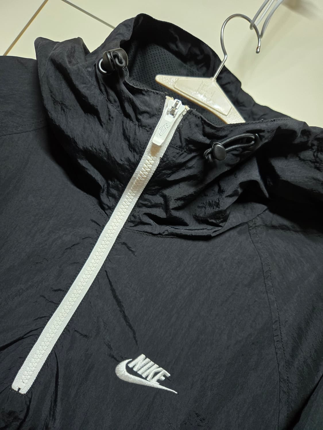 나이키 에센셜 우븐 블랙 아노락 점퍼 상품이미지3