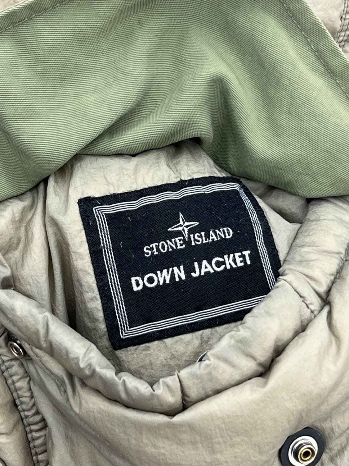 스톤아일랜드 와펜 오파크 나일론 텔라 패딩 상품이미지6