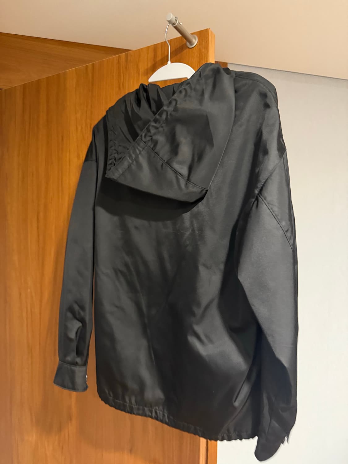 프라다 블랙 바람막이 상품이미지4