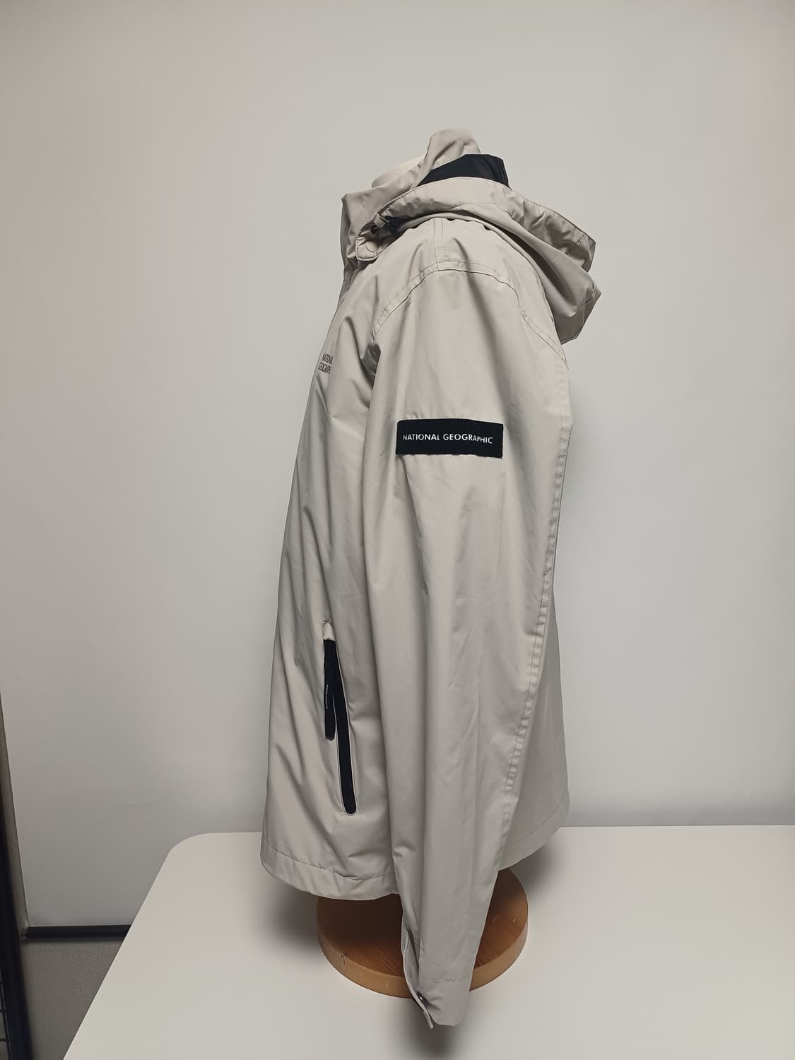[정품/L] 내셔널지오그래픽 하이넥 와펜 바람막이 (베이지) 상태최상 상품이미지2