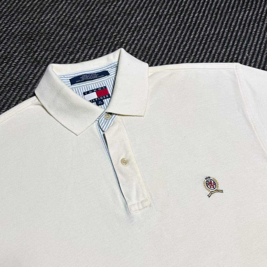 [L] Tommy 타미힐피거 아이보리 월계수 자수 반팔 카라티 상품이미지2