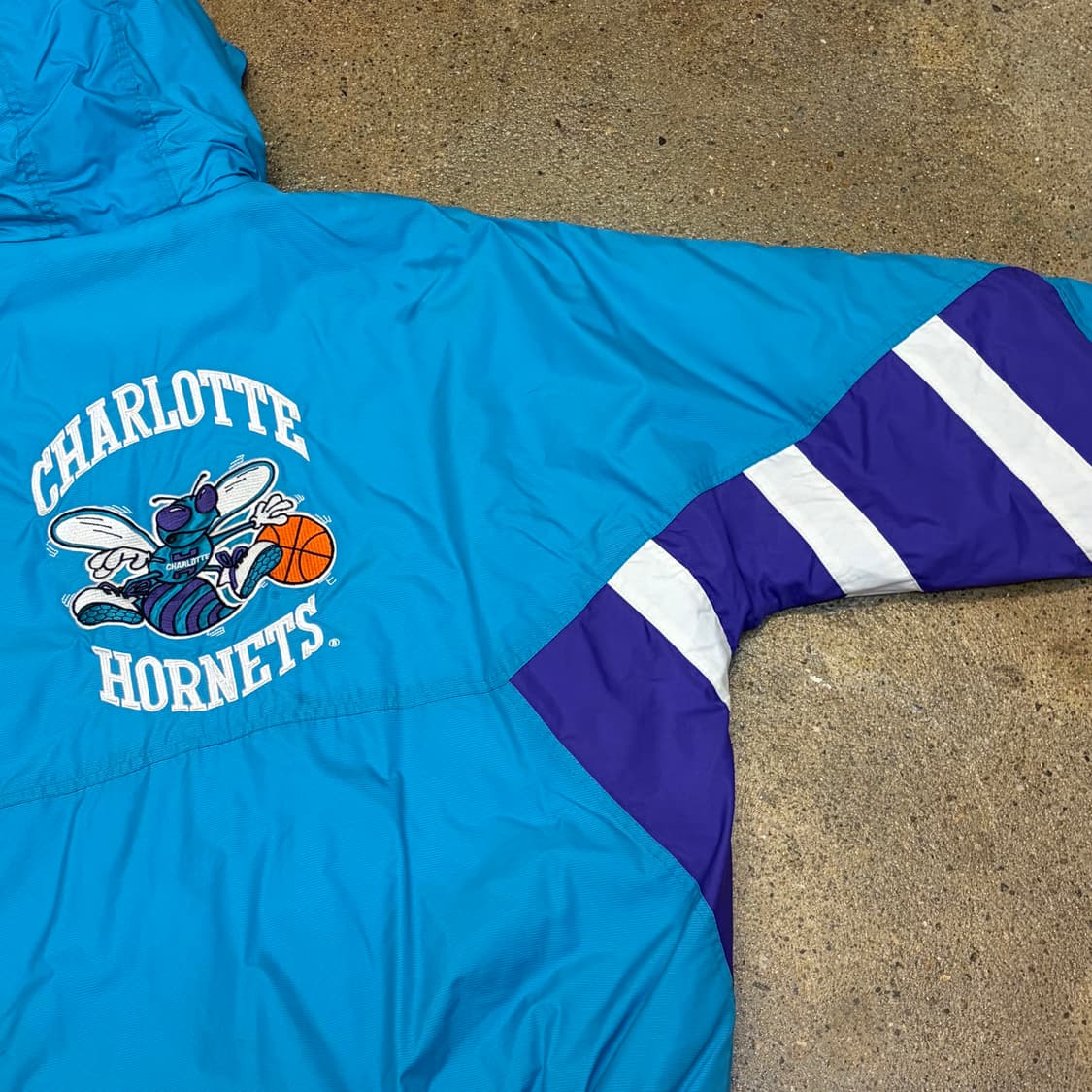 90s 미국 빈티지 스타터 NBA 샬럿 호네츠 패딩점퍼  상품이미지3