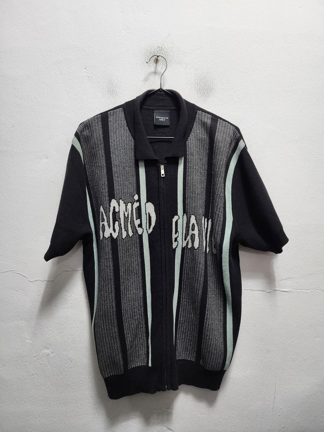 아크메드라비 반팔 니트 집업 상품이미지1