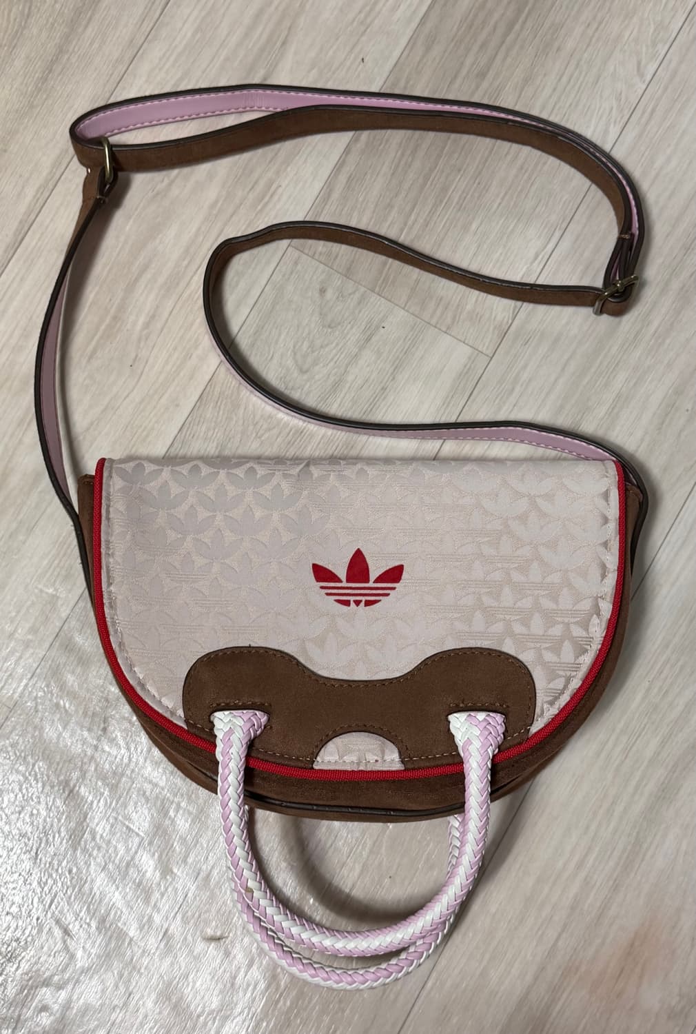 아디다스 트레포일 모노그램 자카드 스웨이드 사첼 백 상품이미지2