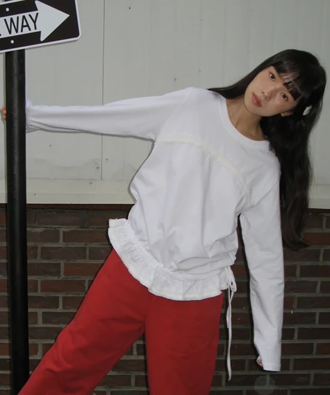 론론 FRILL SHIRRING LONG SLEEVE T SHIRT WH 상품이미지1