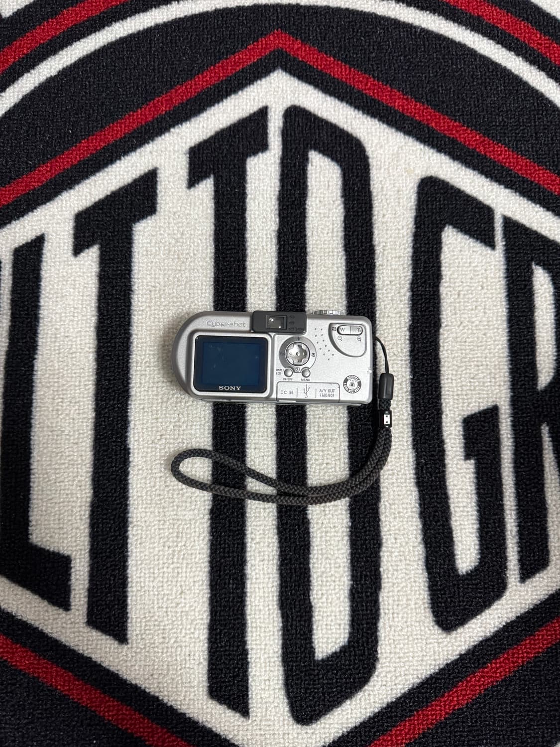 소니 사이버 샷 DSC-P9 4.0MP 디지털 카메라 실버 상품이미지2