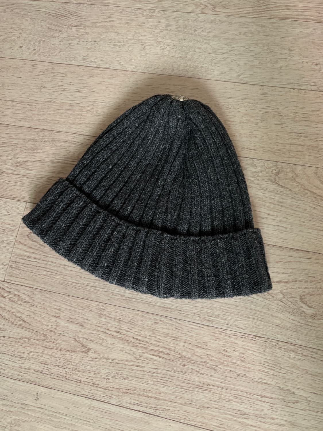 떠그클럽 엠블럼 베이직 비니 차콜 상품이미지2