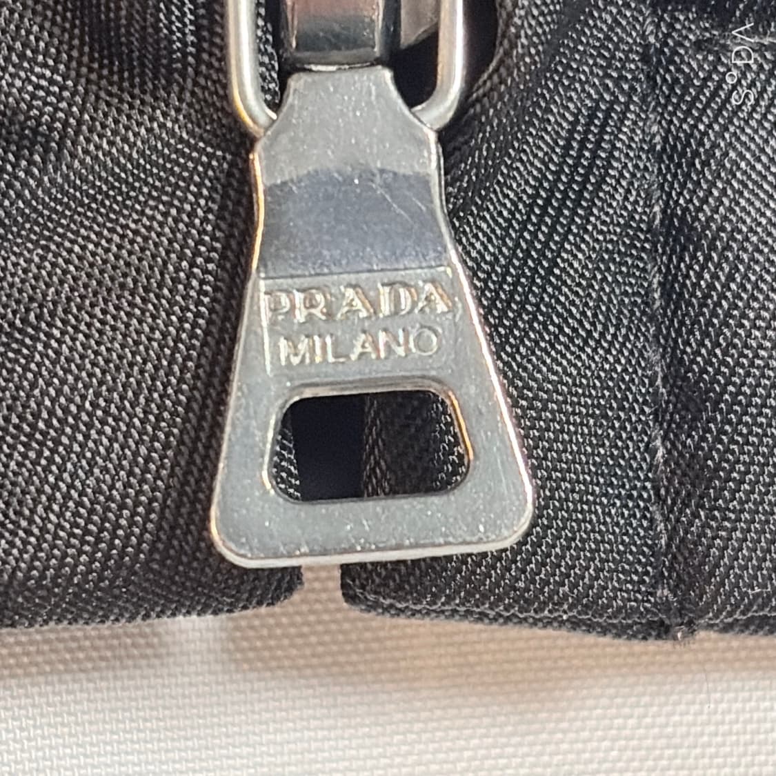 프라다 폴리 후드 자켓 블랙 상품이미지8