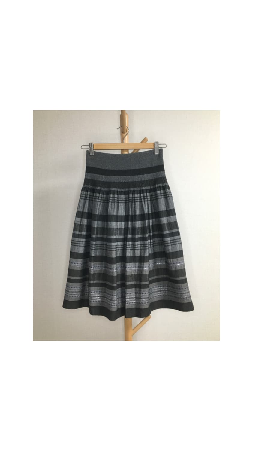 꼼사 데 모드 블랙 차콜 스트라이프 밴딩 스커트 상품이미지1