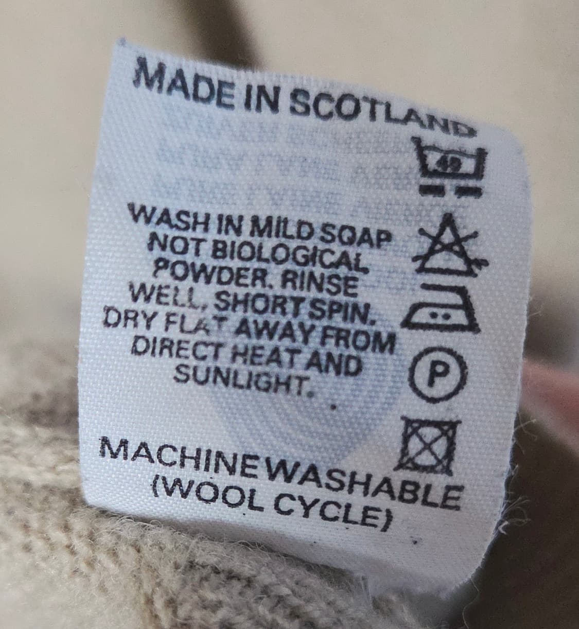 (착샷) 버버리 브이넥 니트 베이지 VNTG 상품이미지3