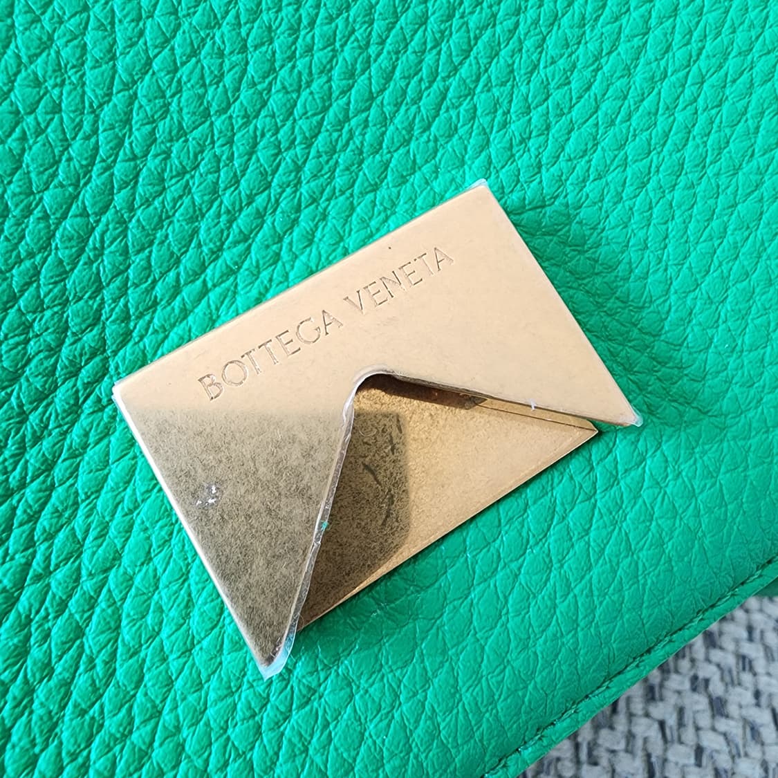 미사용 보테가베네타 엔벨롭 마운트 볼드 숄더백 미디움 패러킷 그린 상품이미지7