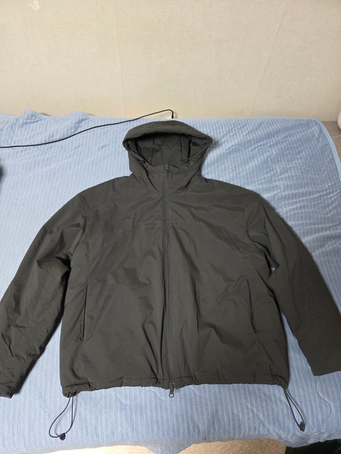 아르반 라이트 쉘 패디드 자켓 라패자 차콜 2사이즈 팔아요 상품이미지2