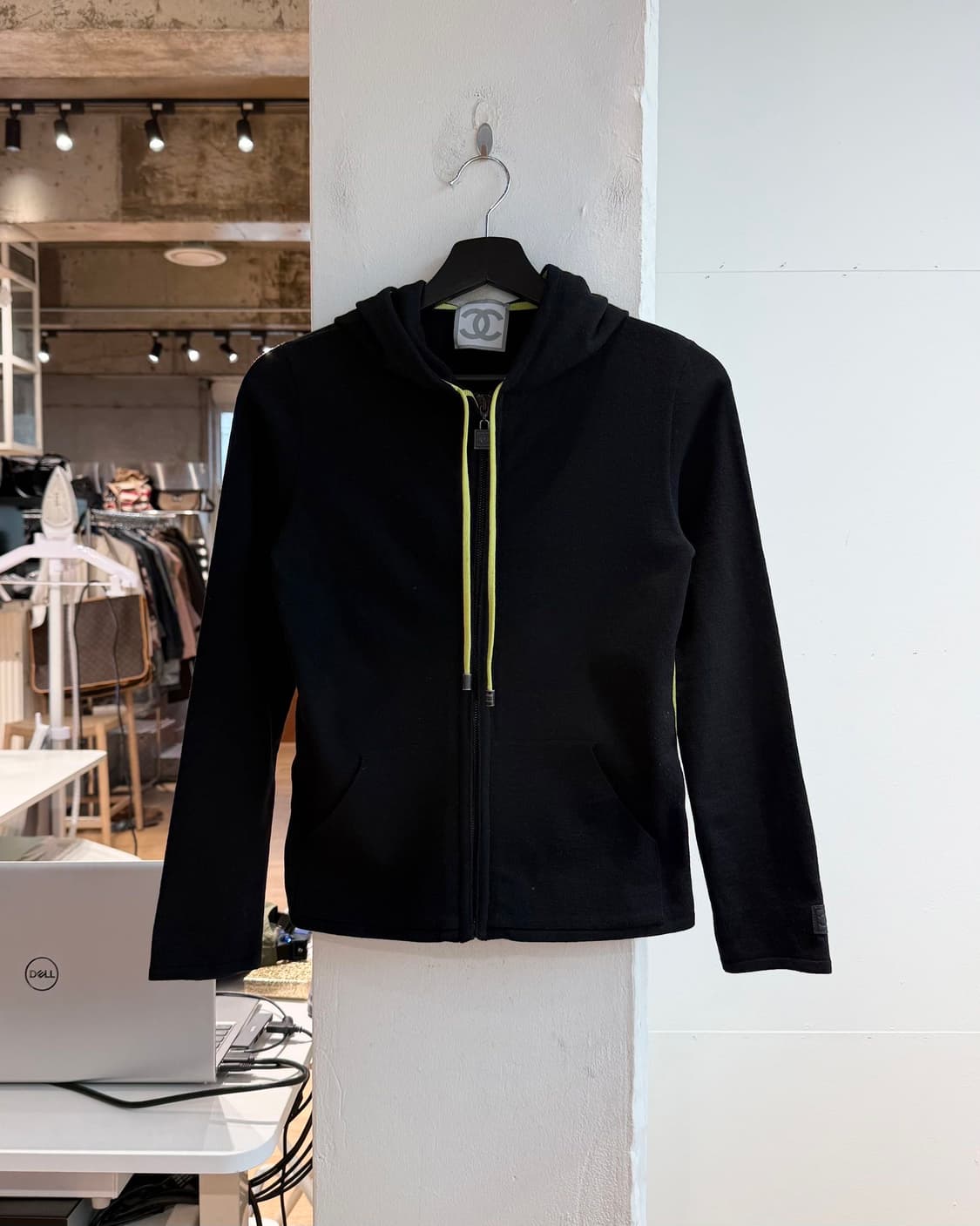 샤넬 스포츠 블랙 후드 집업 상품이미지2