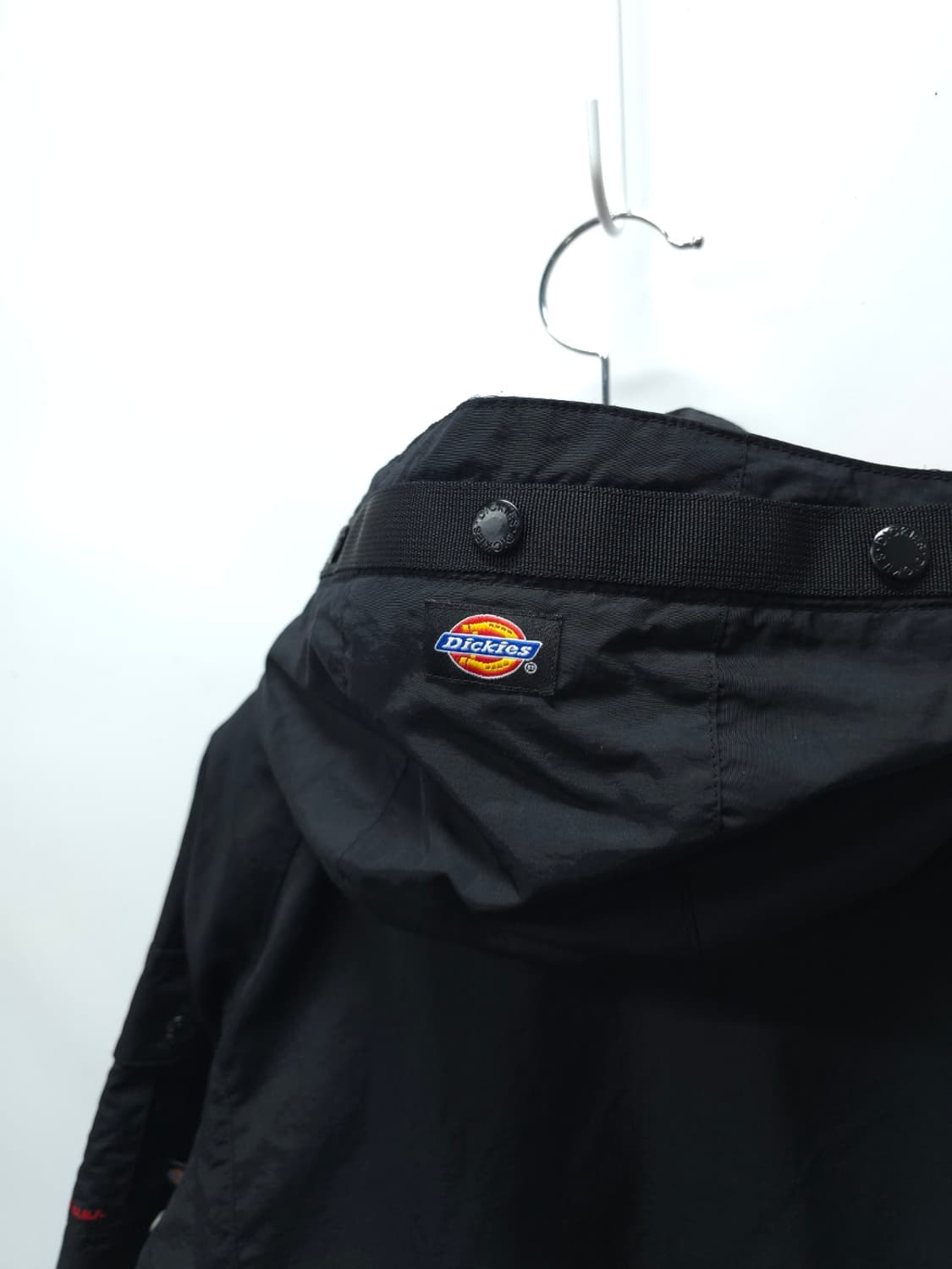 ​디키즈 여성 블랙/레드 배색 후드 바람막이 자켓 (S 사이즈) 상품이미지8