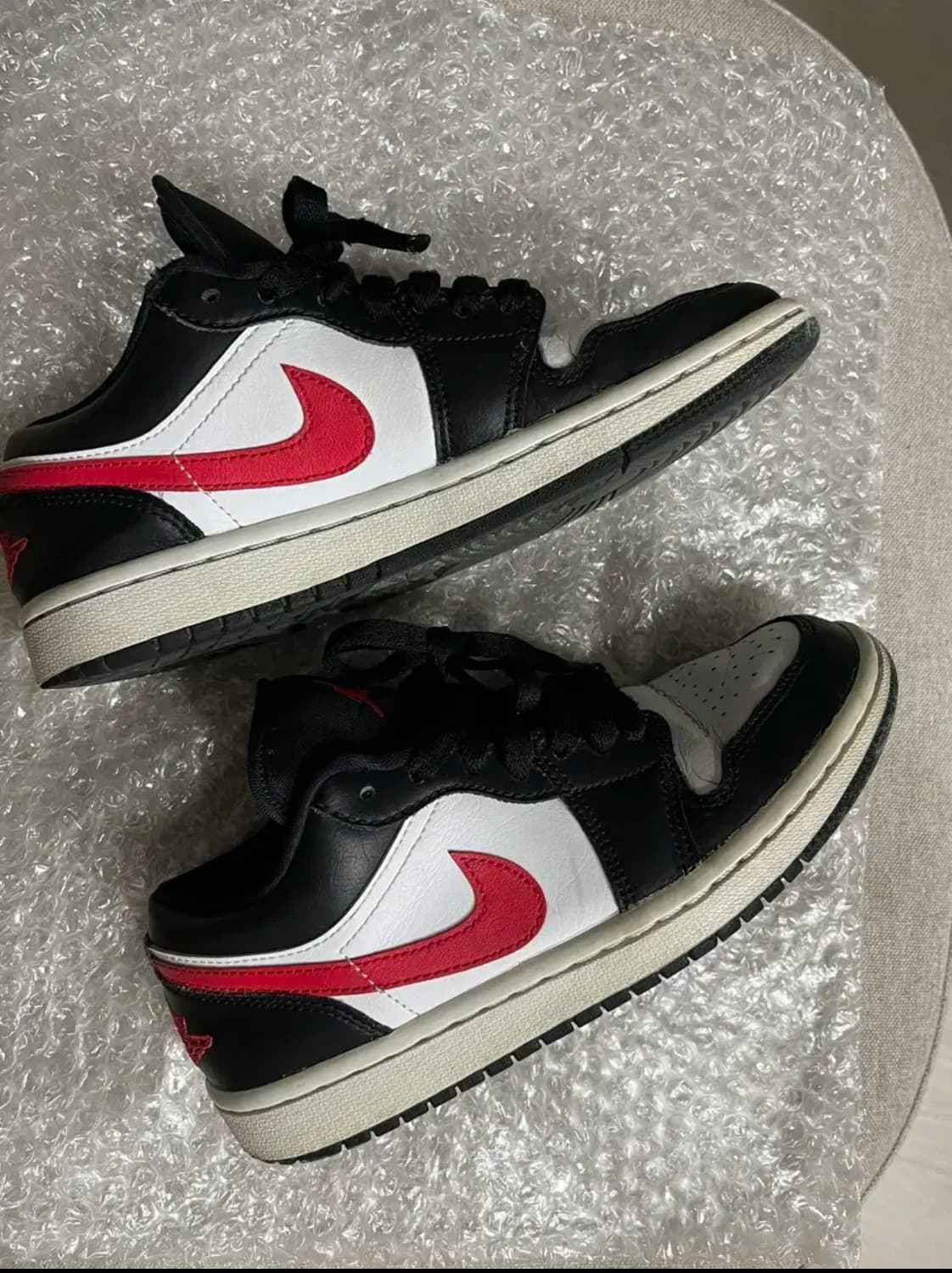 조던 1 로우 블랙 사이렌 레드 230 jordan 1 low 상품이미지4