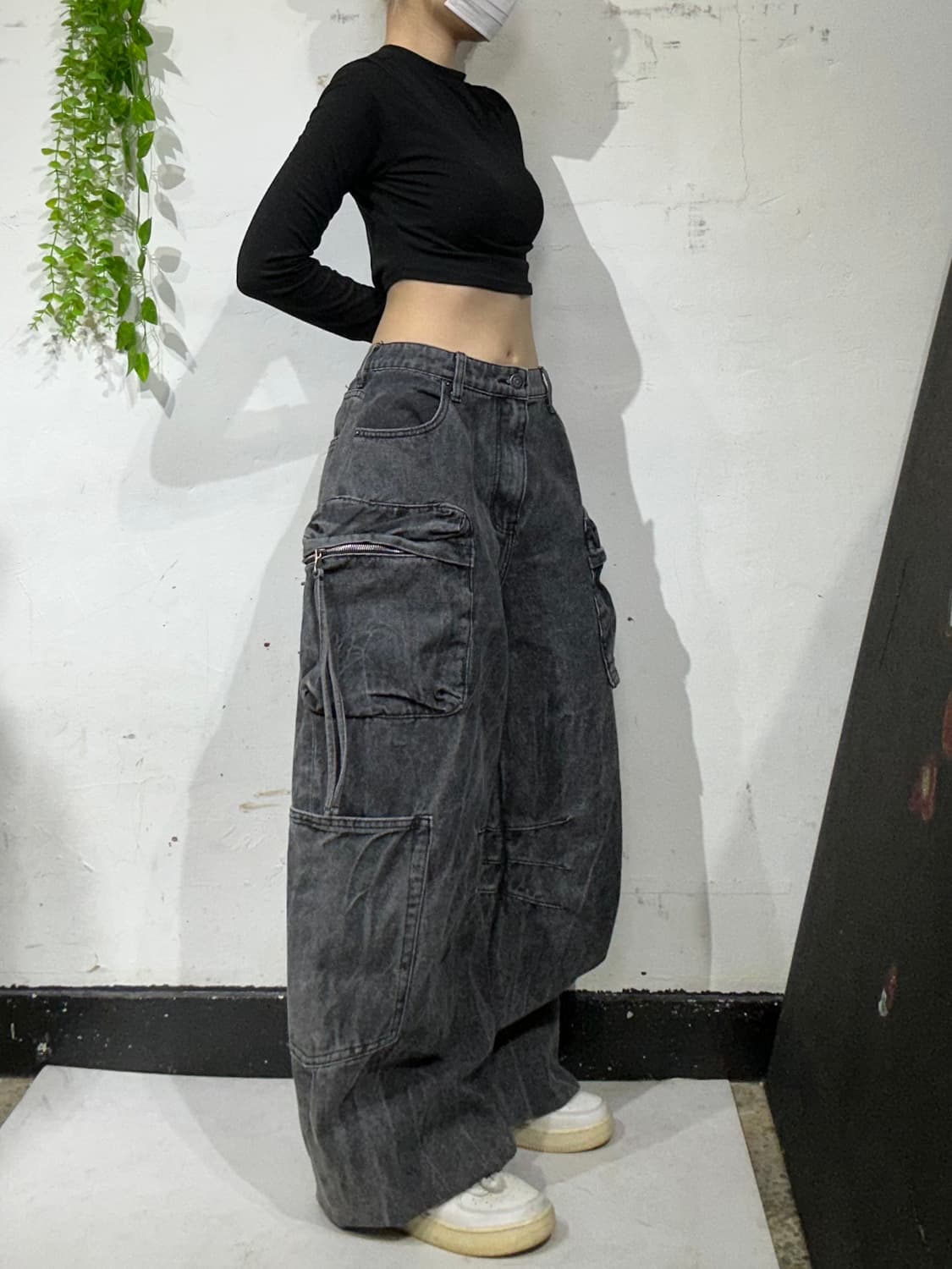 Ripen 빈티지 흑청 워싱 멀티 포켓 유틸리티 와이드 카고 데님 팬츠  상품이미지1