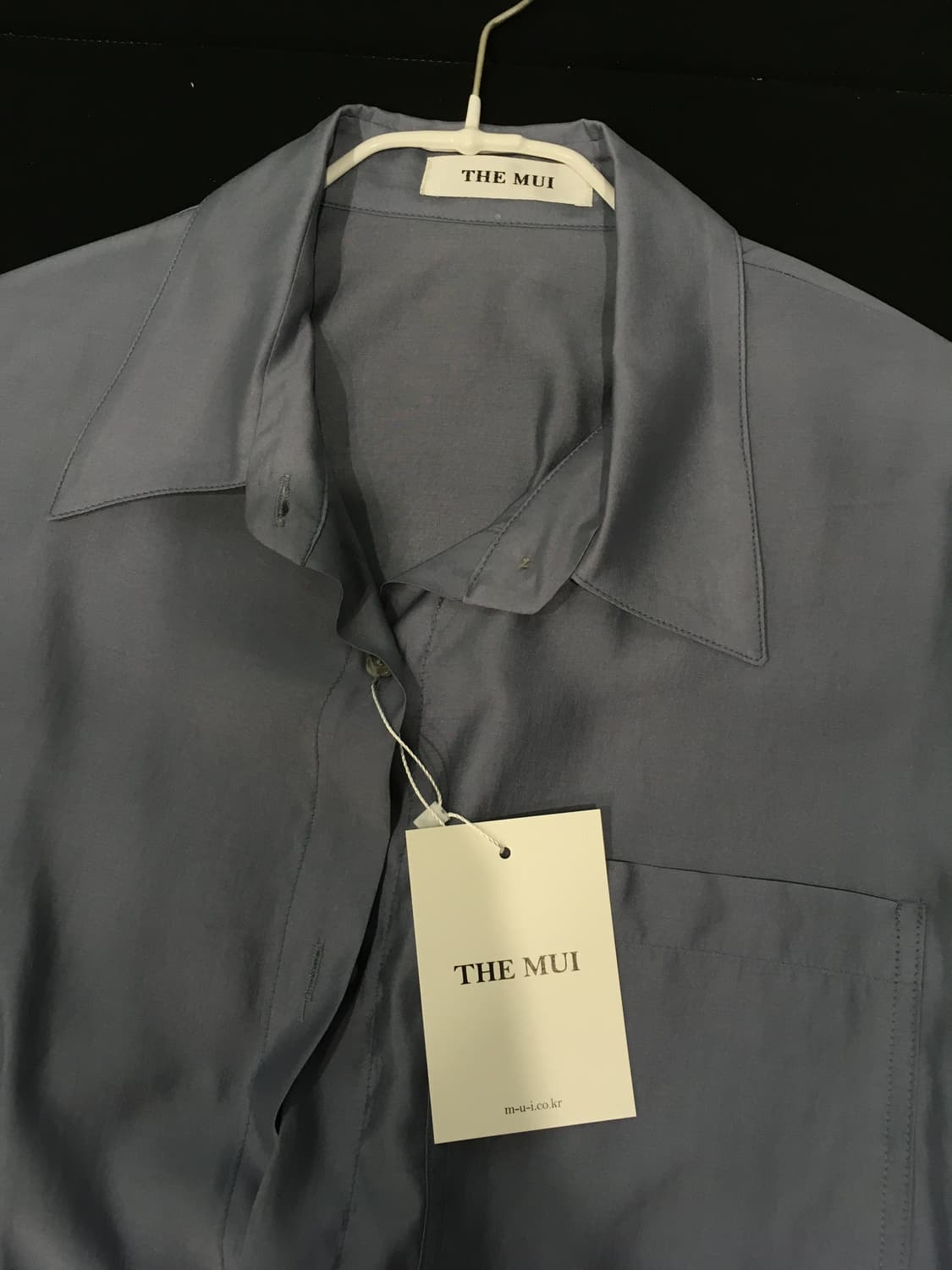 the mui 블루 셔츠 (윤비누 착용) 상품이미지2