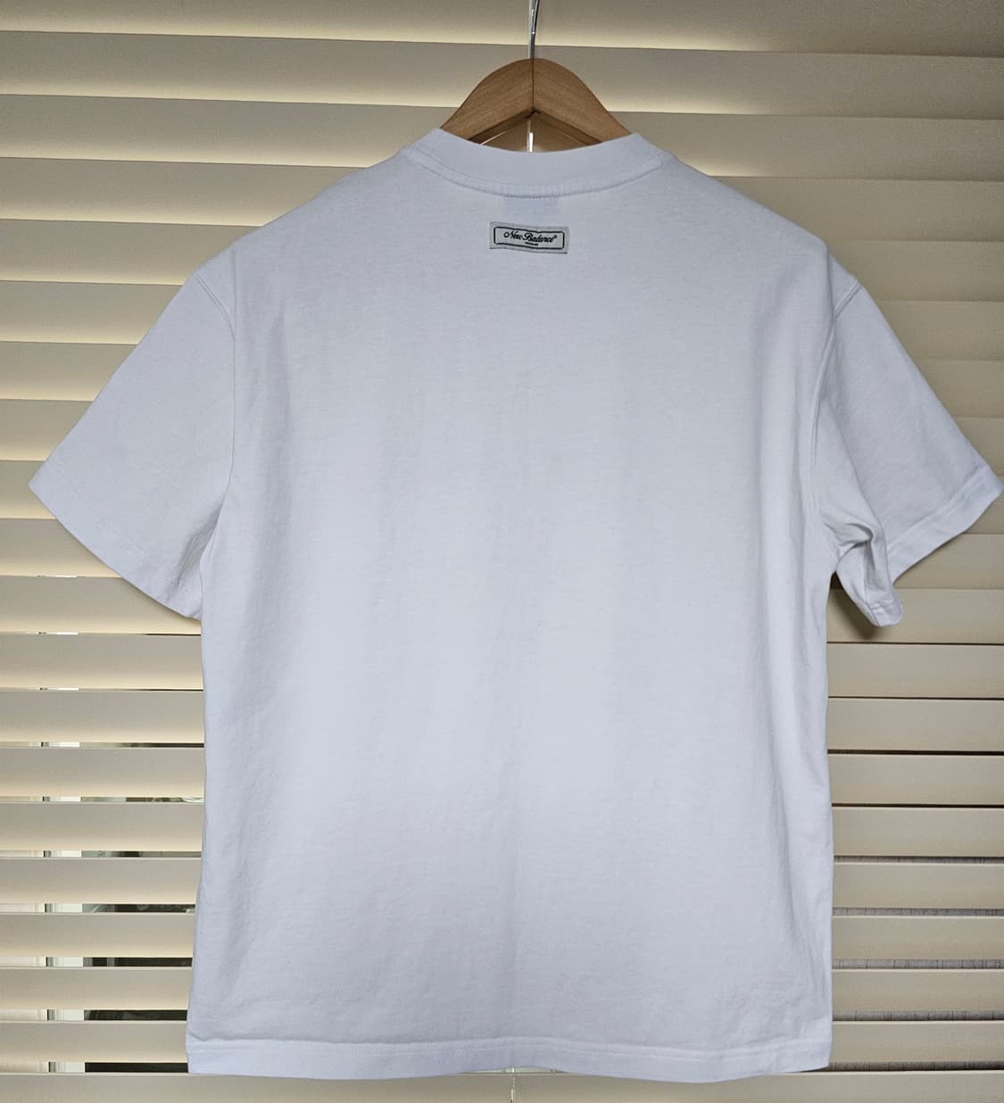 뉴발란스 화이트 클래식 로고 반팔티셔츠 M 상품이미지2