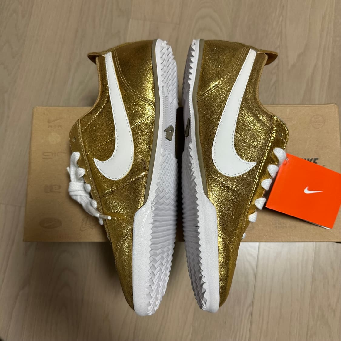 나이키 골드 스니커 (454408 700) 235 사이즈 / 새상품 상품이미지2