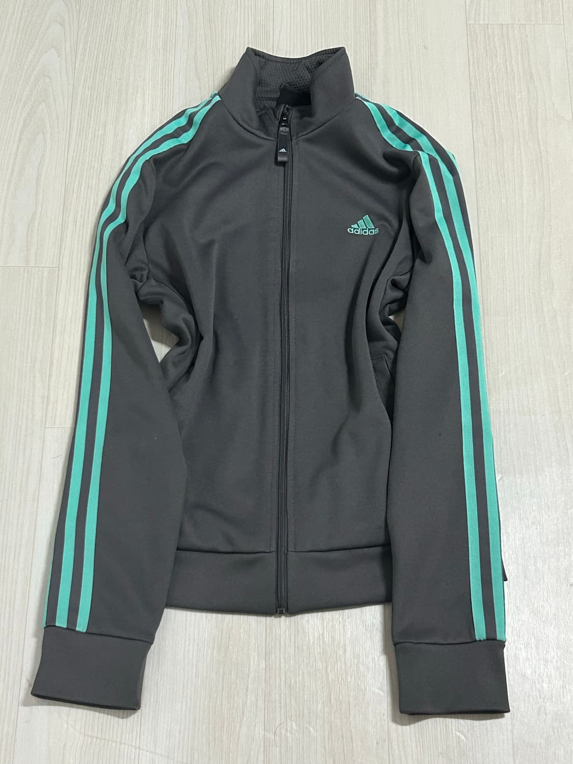 아디다스 민트 그레이 딱붙핏 져지 상품이미지1