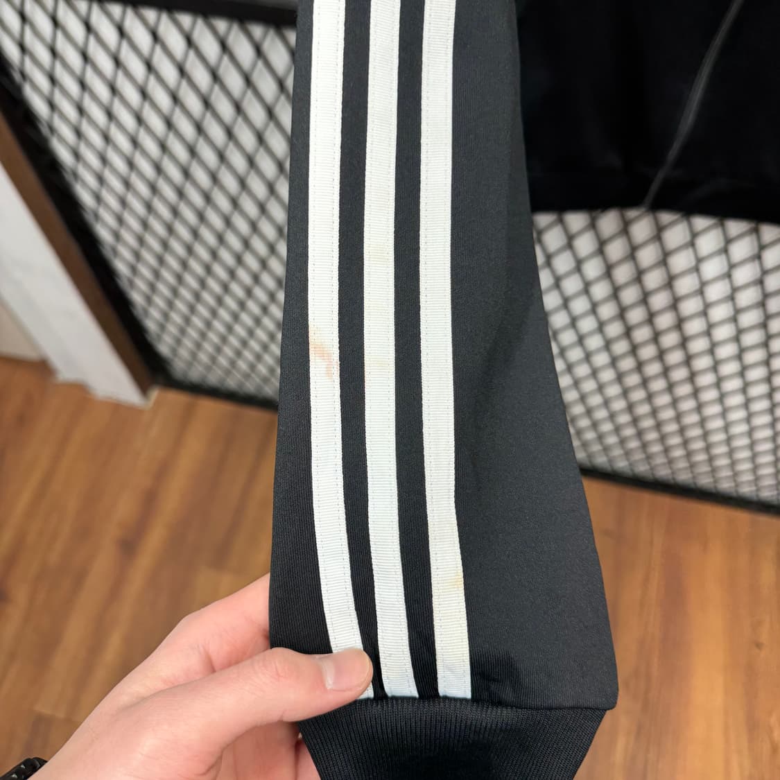 아디다스 트랙 자켓 레글런핏 전면 로고 포인트 블랙 화이트 상품이미지8