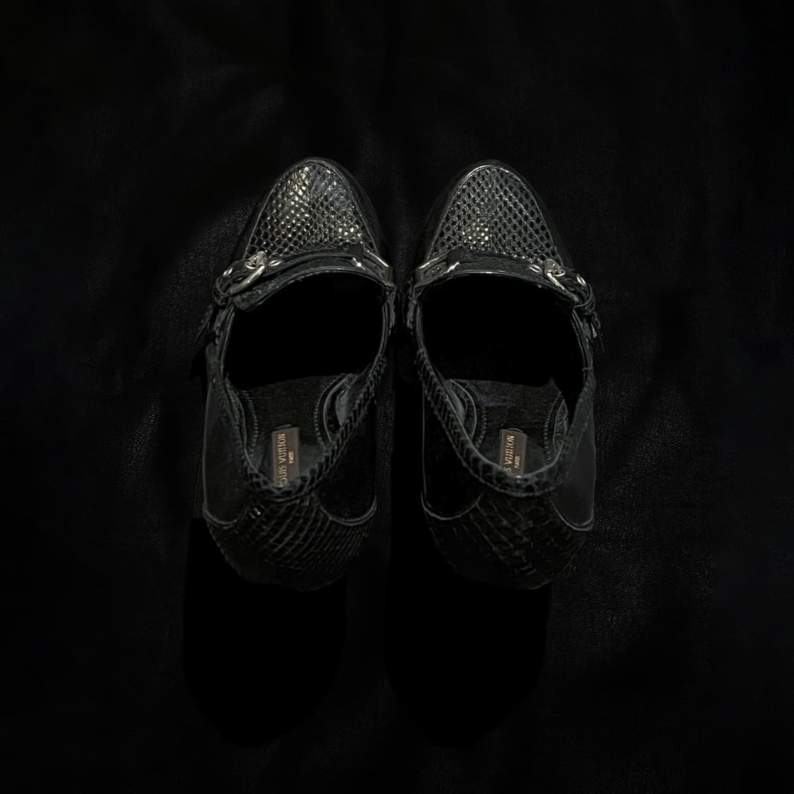 루이비통 블랙 펌프스 상품이미지5