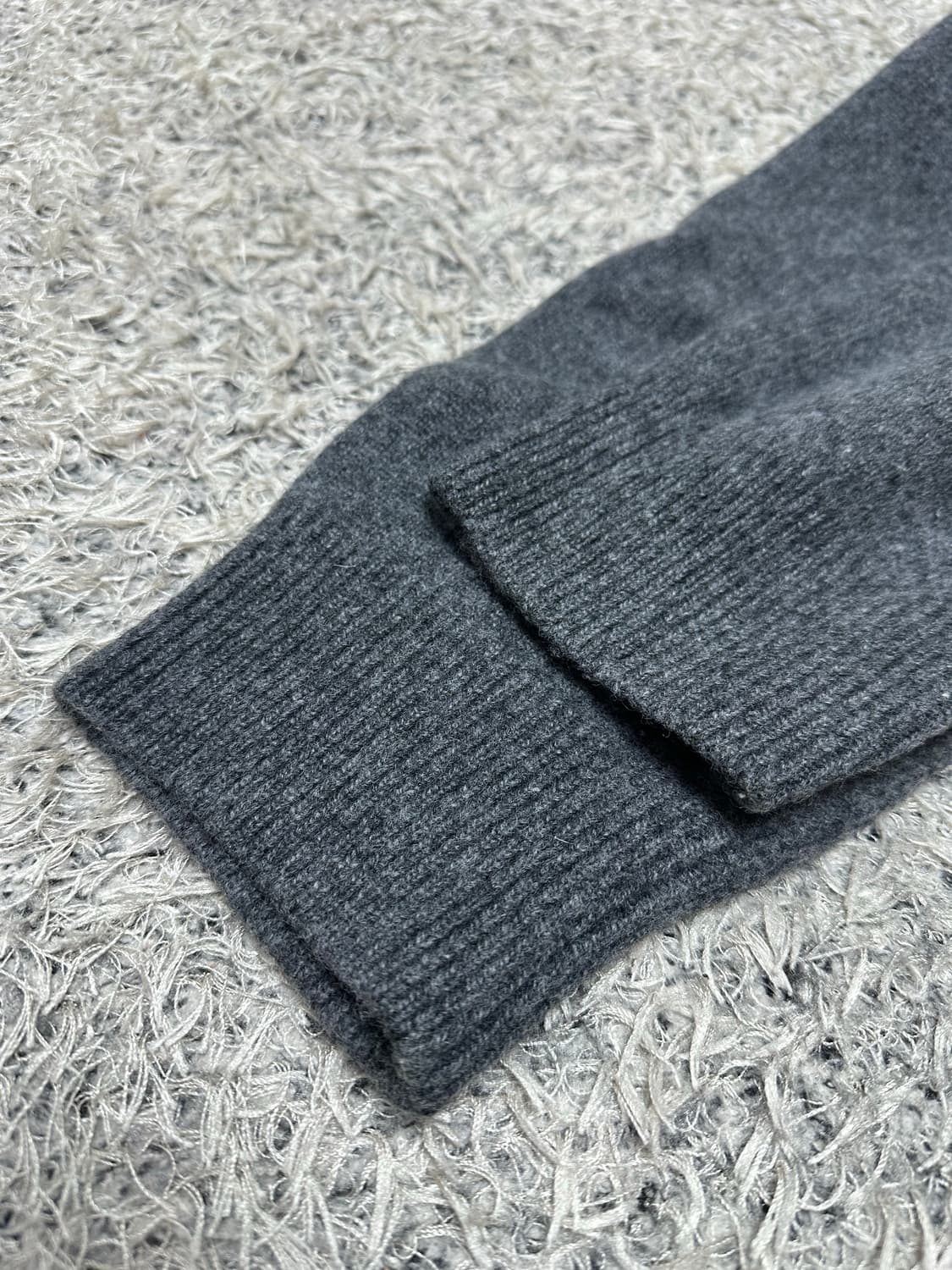 아더에러 시그니피컨트 TRS 태그 니트 차콜 상품이미지4