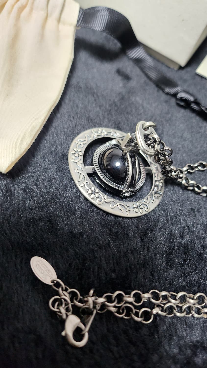 비비안웨스트우드 블랙 orb 목걸이 상품이미지2