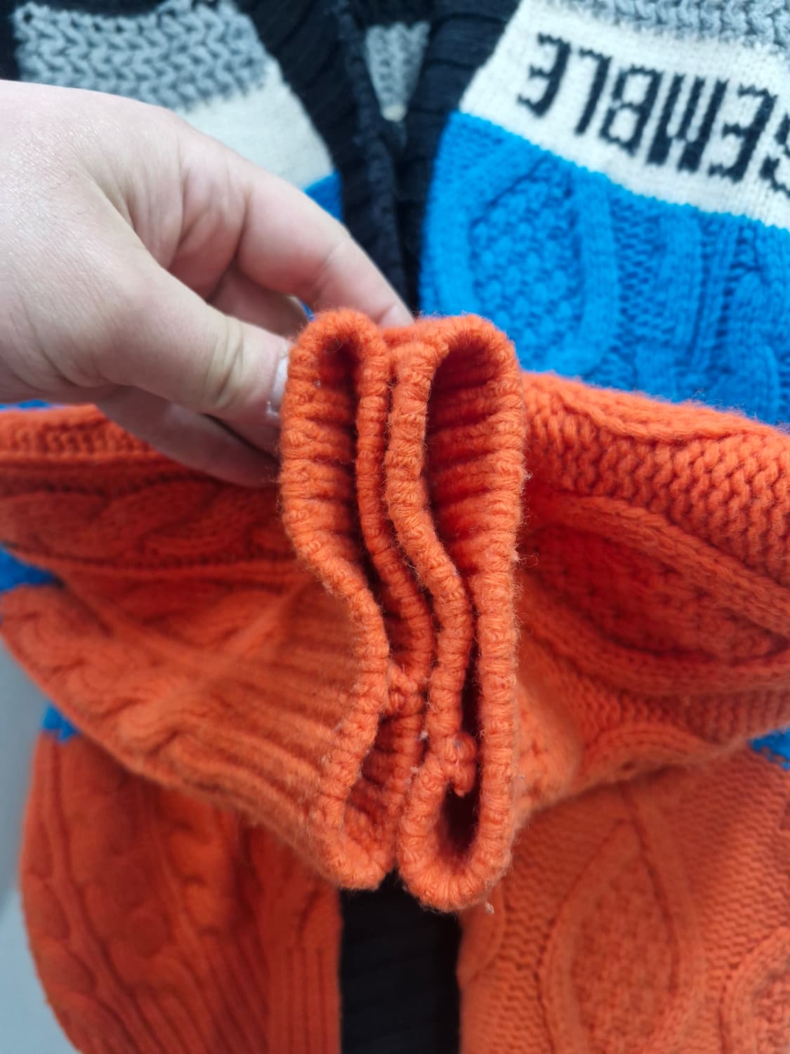 FREE 럭키슈에뜨 컬러블럭 모 니트 가디건. 상품이미지4