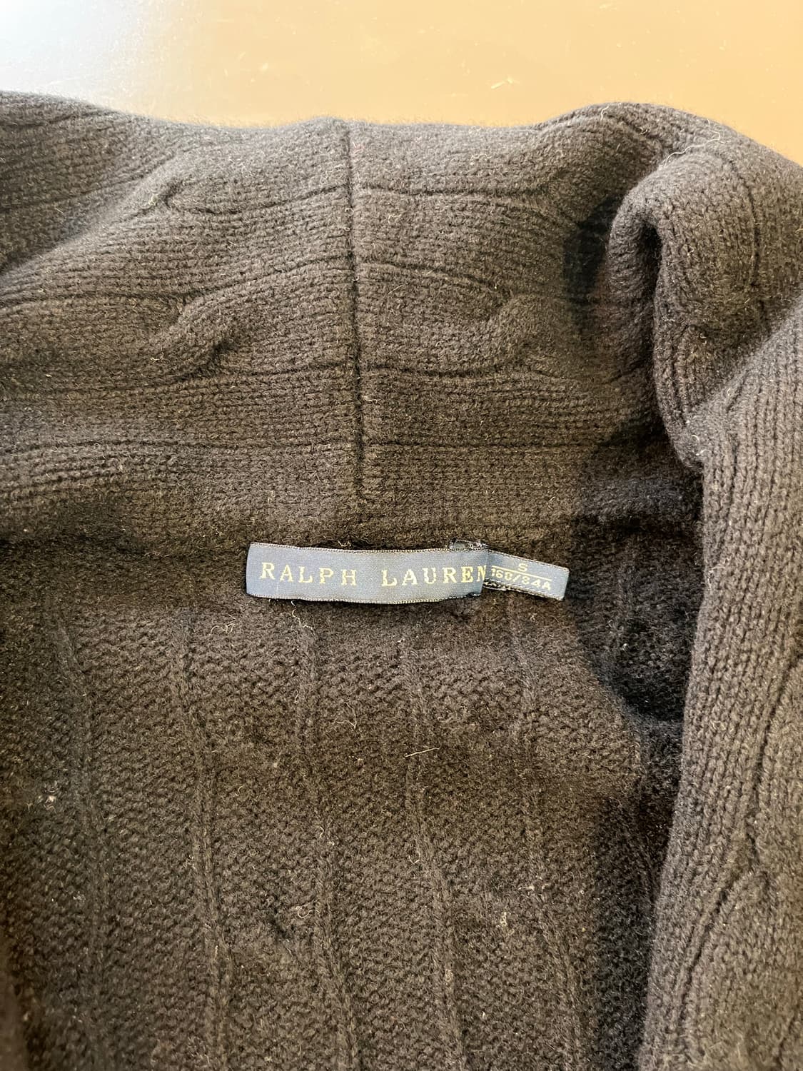 랄프로렌 울 캐시미어 블랙 케이블 니트 케이프 상품이미지5