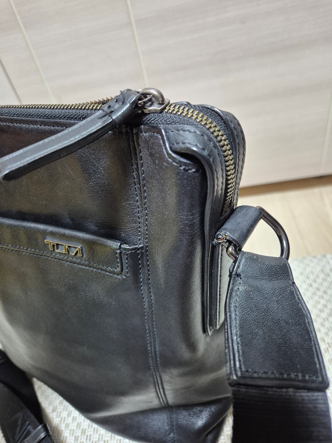 (정품) TUMI 투미 가죽 크로스백 블랙 메신저백 상품이미지9