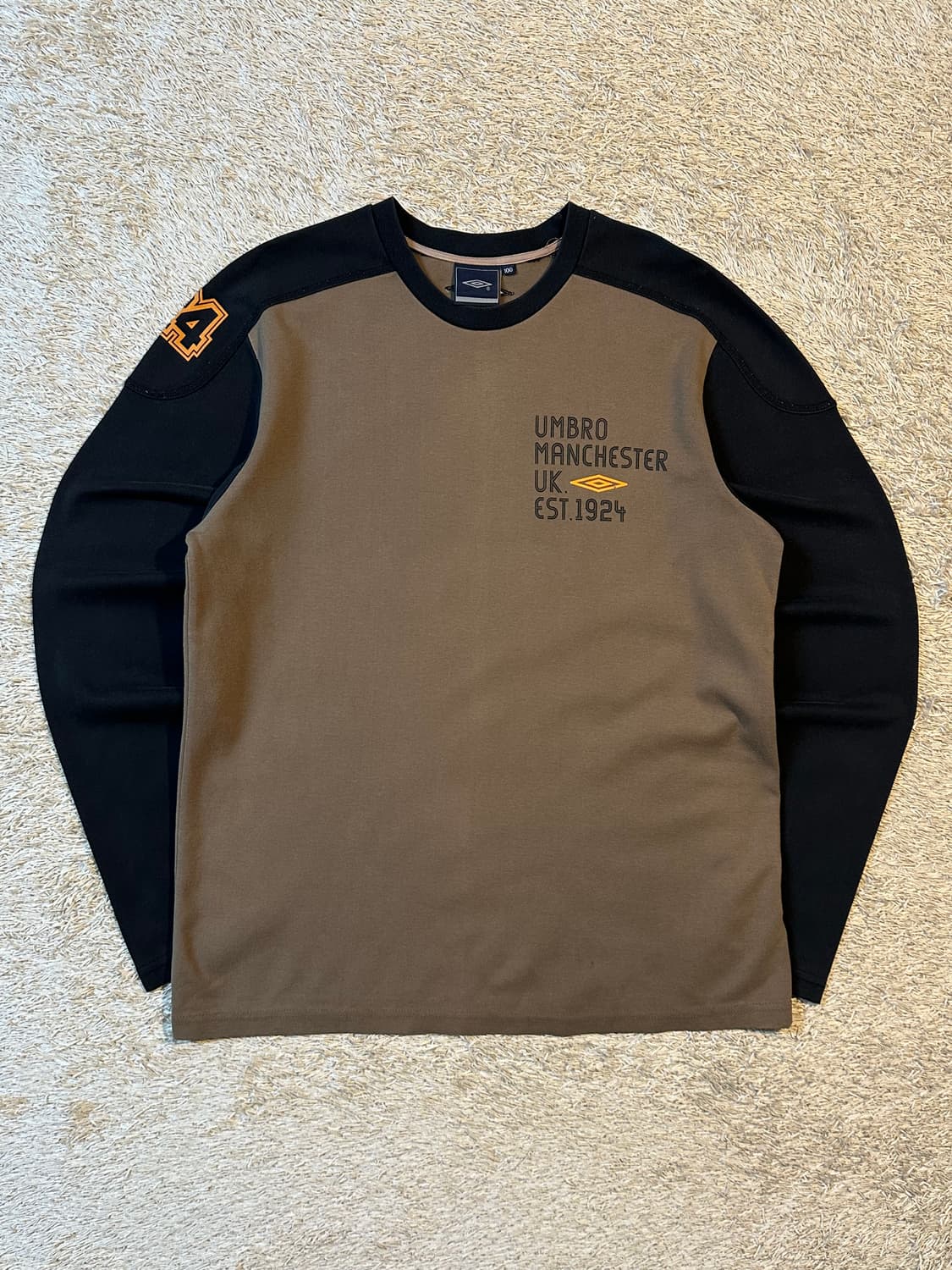 엄브로 UMBRO 올드스쿨 나그랑 롱슬리브 브라운 블랙 상품이미지1