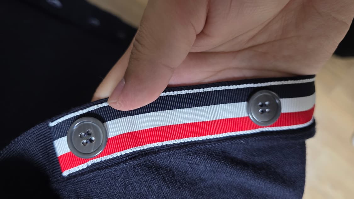 [3,새상품급]24ss 톰브라운 RWB 삼선 가디건 네이비 상품이미지7