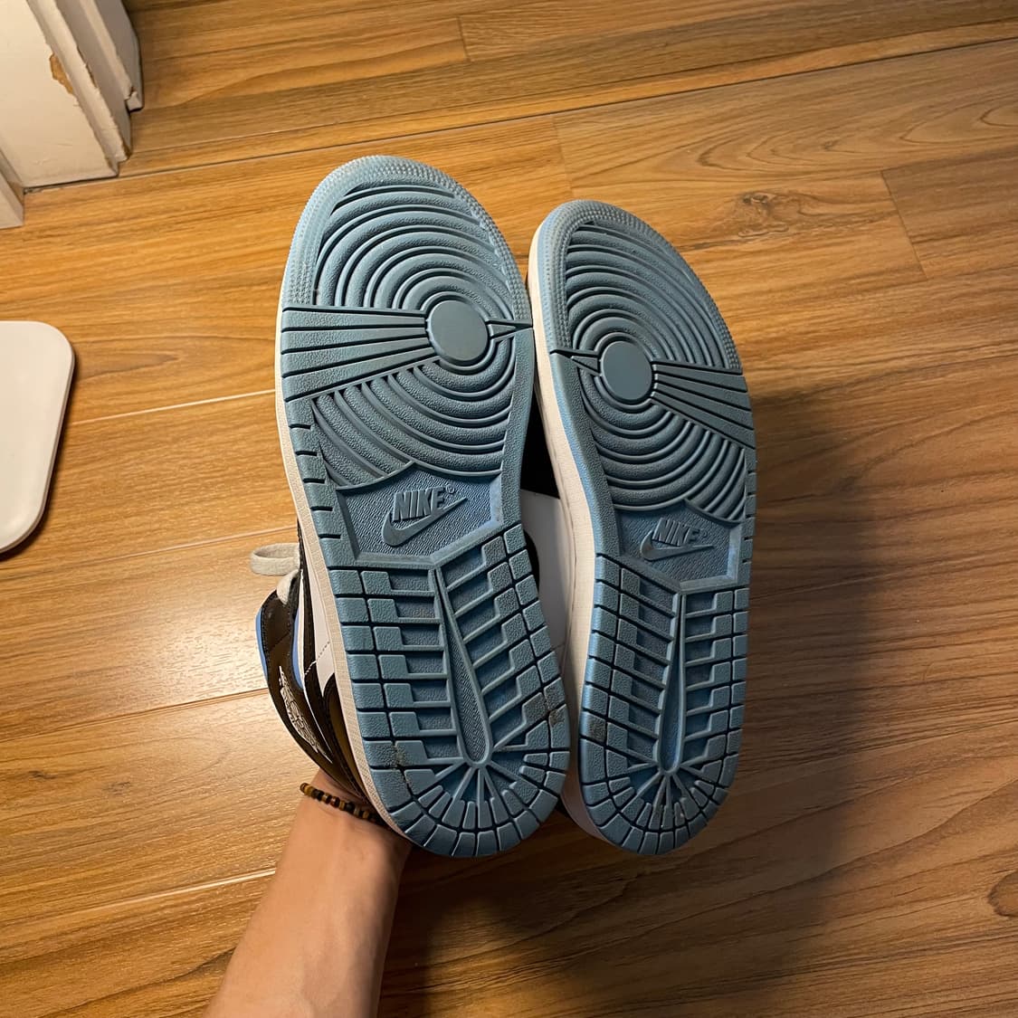 (W265) 조던1 미드 유니버시티 블루 상품이미지4