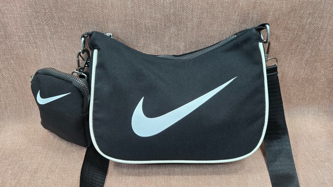나이키 남녀 블랙 호보 크로스백 상품이미지1