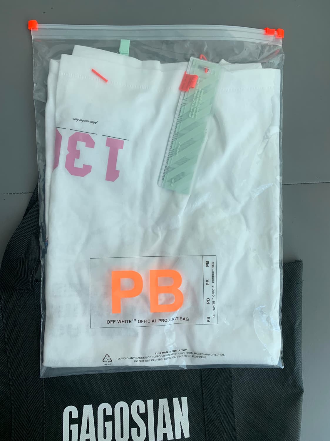 한정판 우주매물!!! 오프화이트 x 가고시안 x 무라카미 티셔츠 상품이미지6