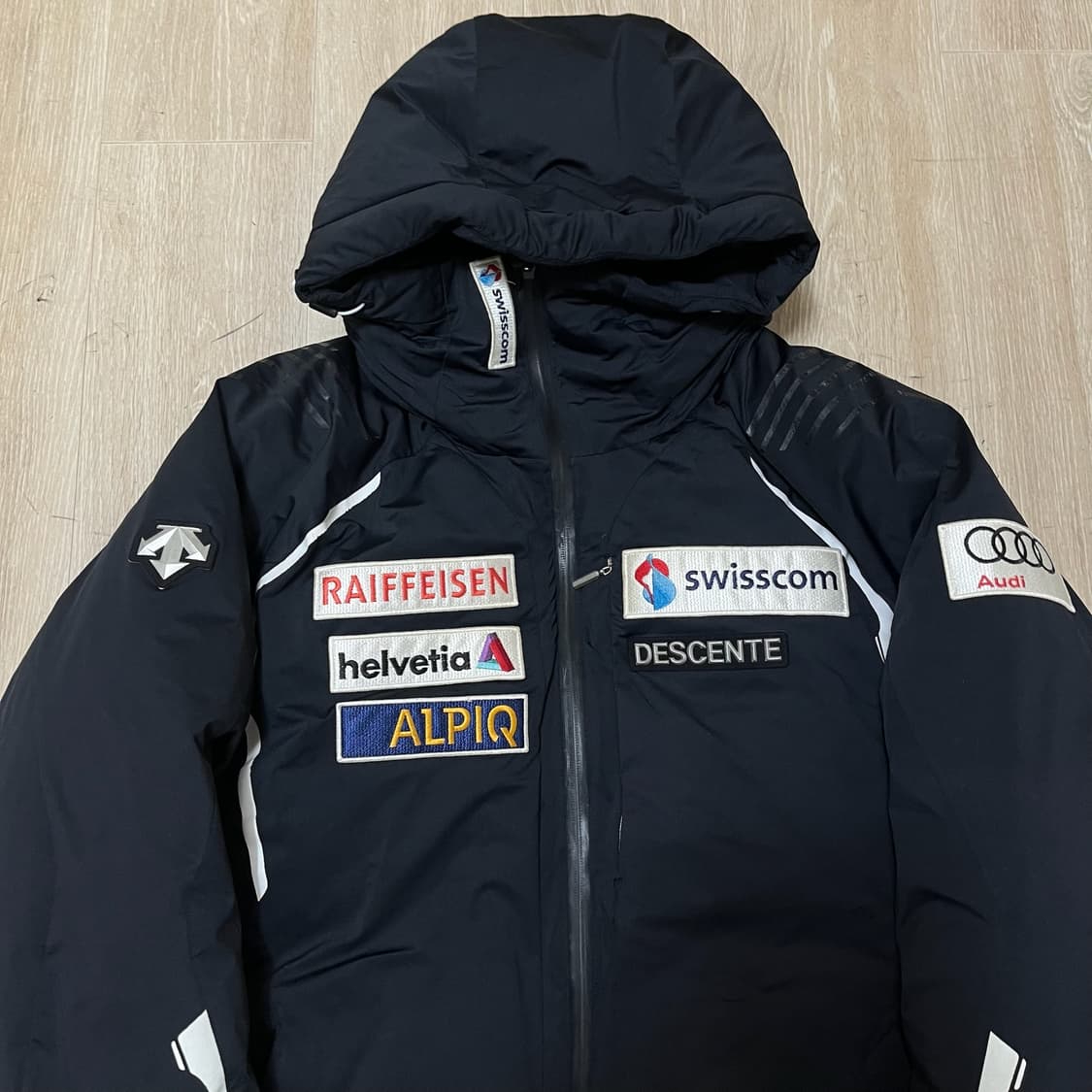 데상트 아우디 스위스 스키팀 덕다운 후드 패딩 XXL/110  상품이미지2