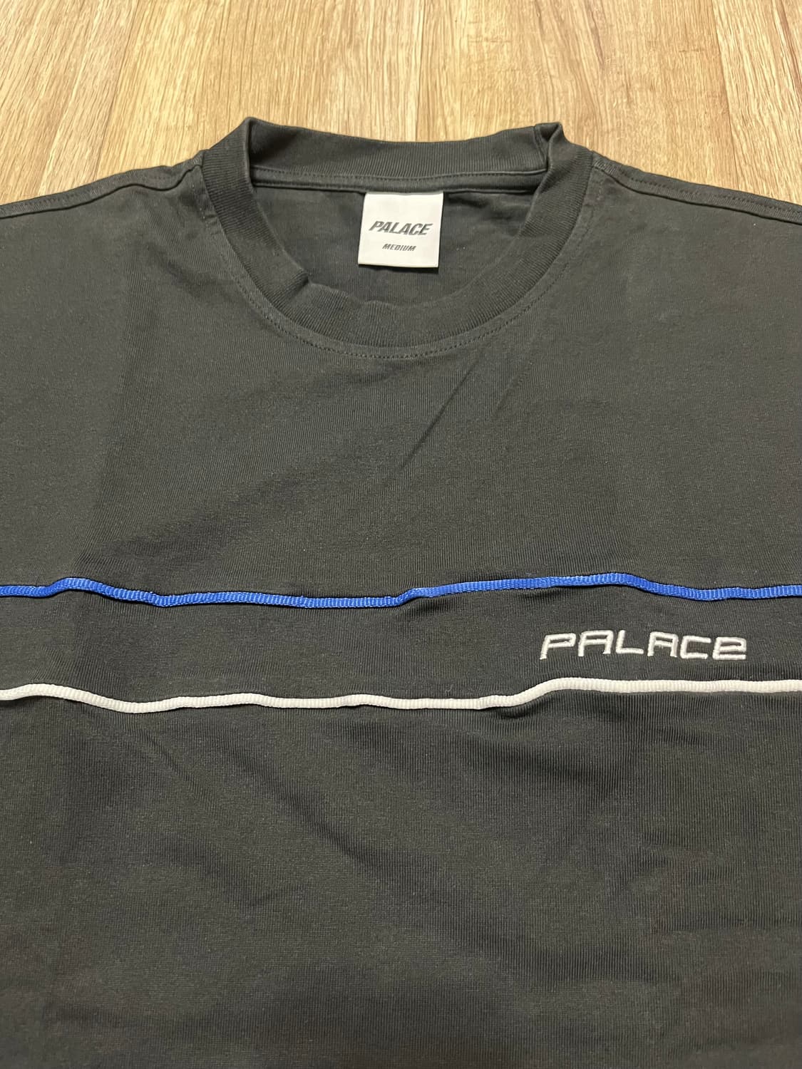 팔라스(palace) 검은색 반팔 티셔츠 사이즈M 판매합니다 상품이미지2