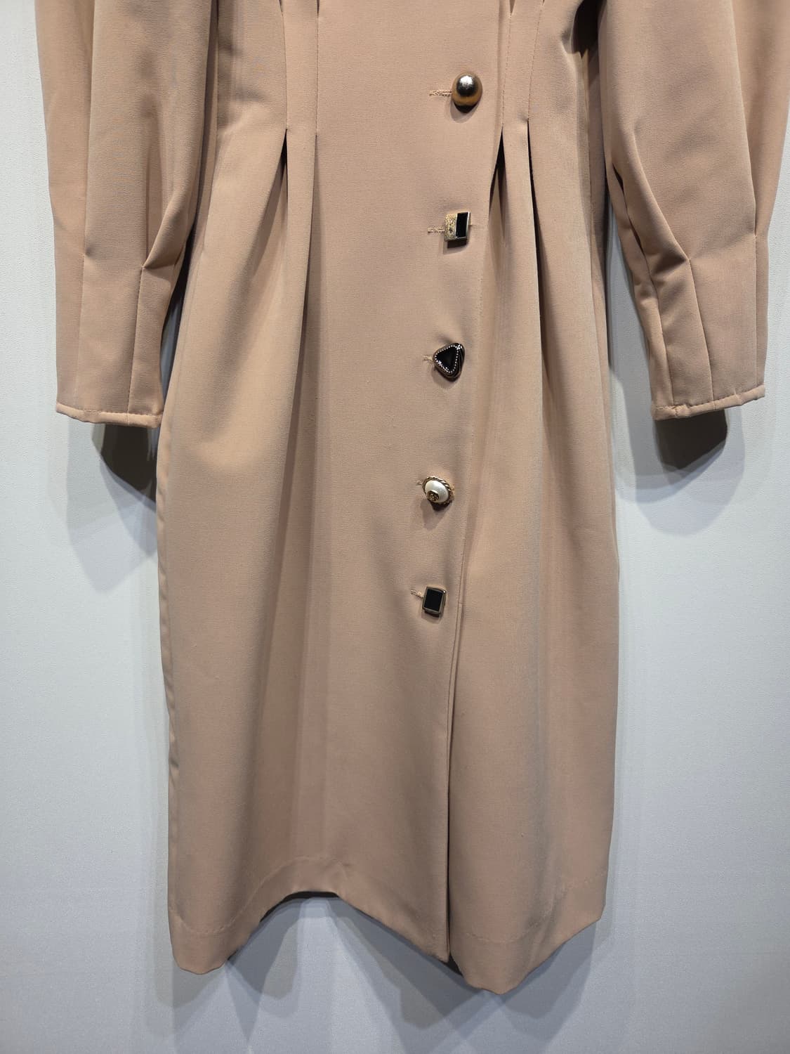 DINT 딘트 베이지 퍼프 소매 브이넥 버튼 원피스 상품이미지4