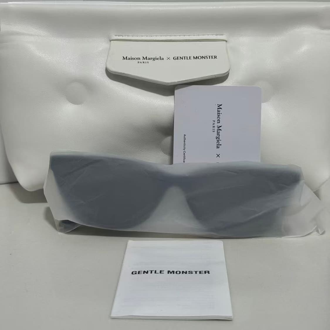 새상품급판매 젠틀몬스터x메종마르지엘라 선글라스 MM208 01 블랙 상품이미지6