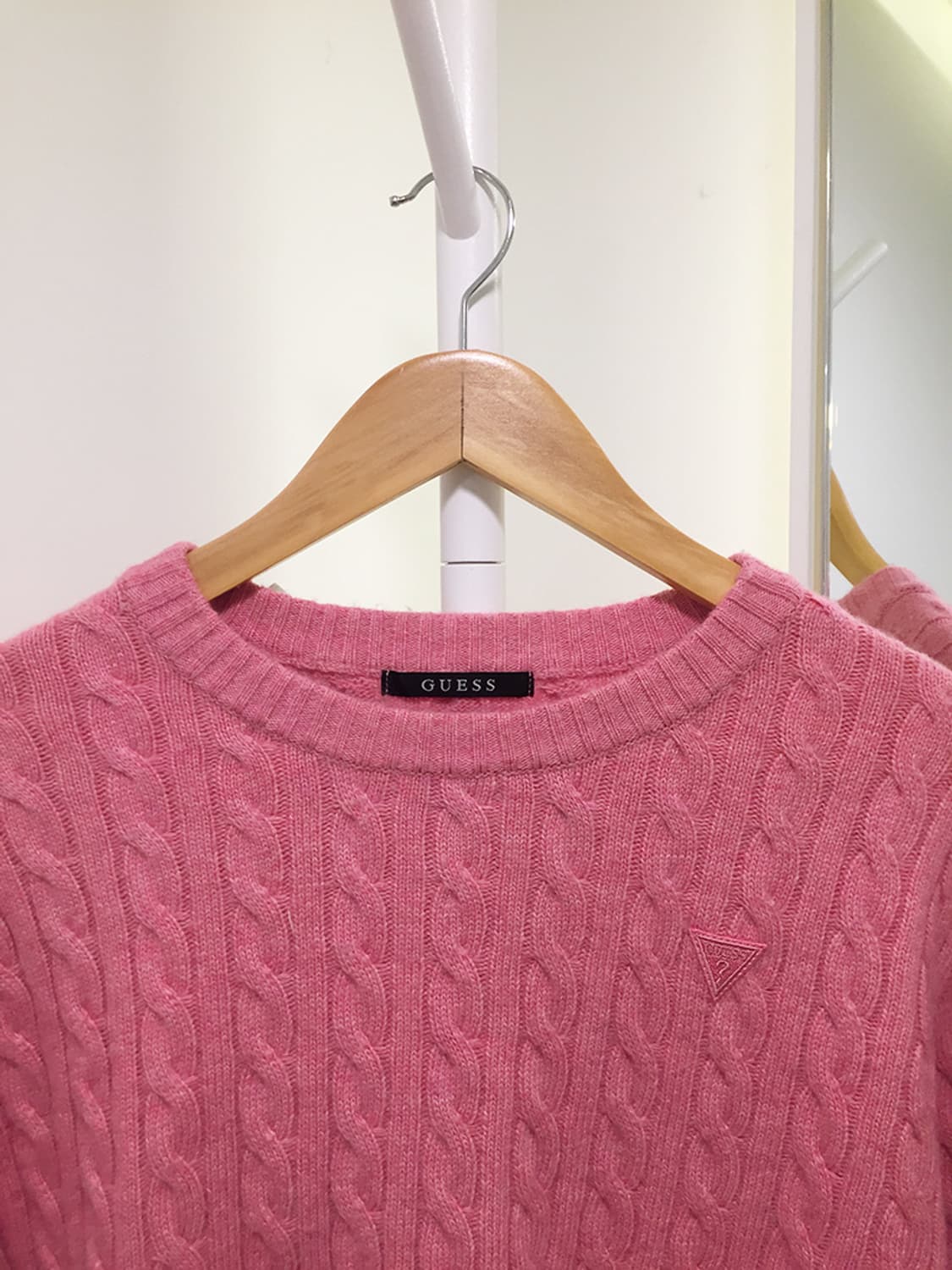 여성 게스 꽈배기 라운드니트 100  상품이미지5