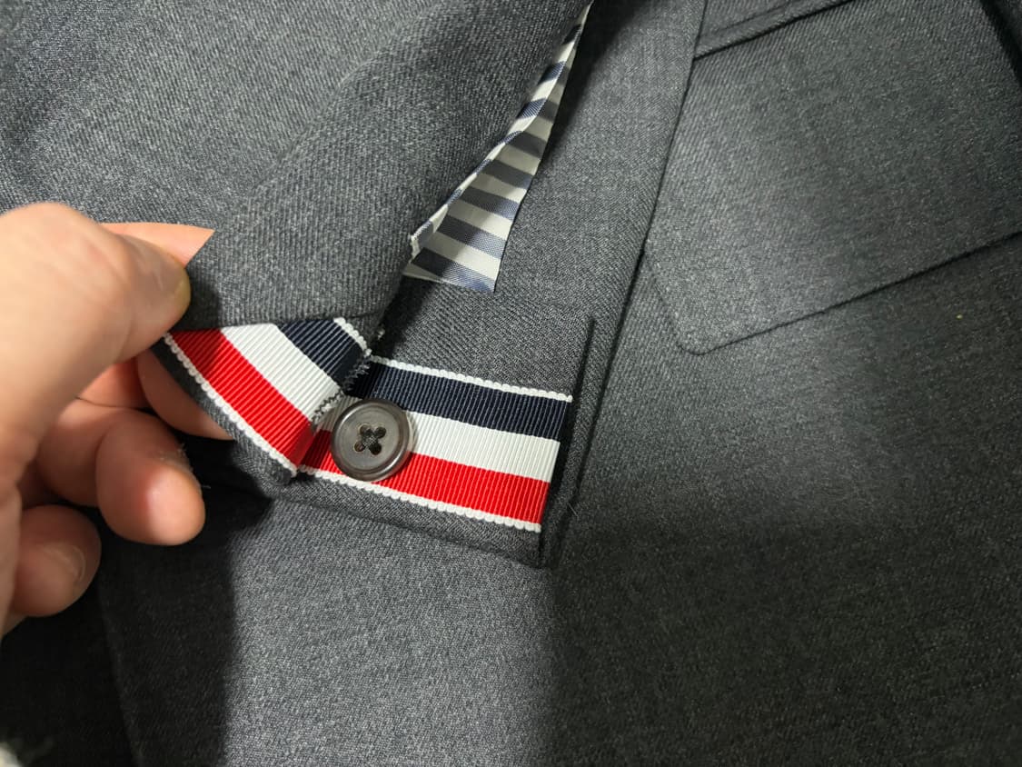 톰브라운 클래식 수트 다크그레이 2사이즈 상품이미지4