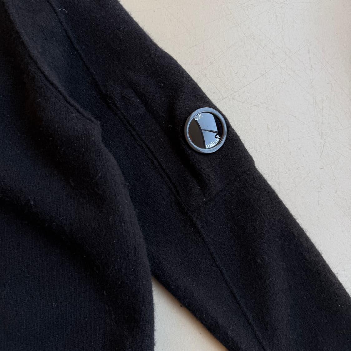 cp컴퍼니 렌즈 니트 스웨터 상품이미지1