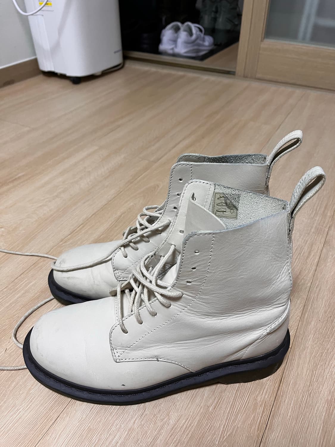 닥터마틴 부츠 아이보리 42사이즈 상품이미지2