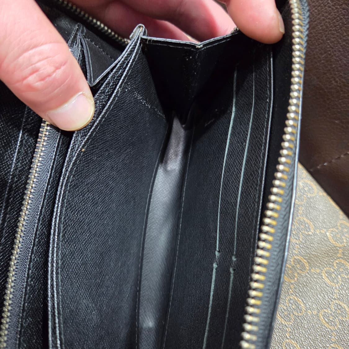 루이비통 에삐 지퍼 장지갑 상품이미지10