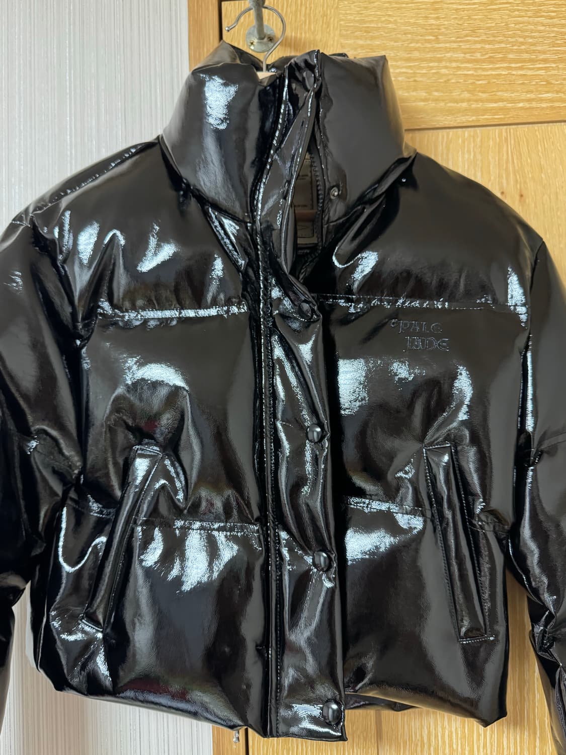 페일제이드 에나멜 크랙 하이넥 숏 패딩 상품이미지2