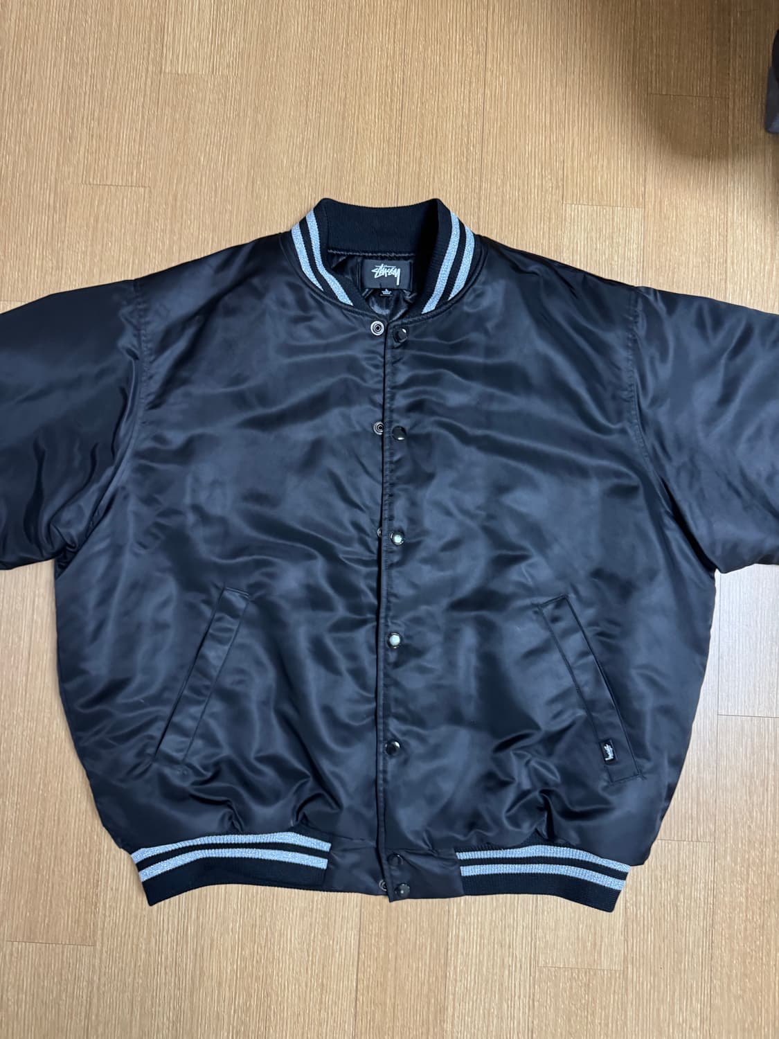 스투시 시퀸 사틴 자켓 블랙 상품이미지4