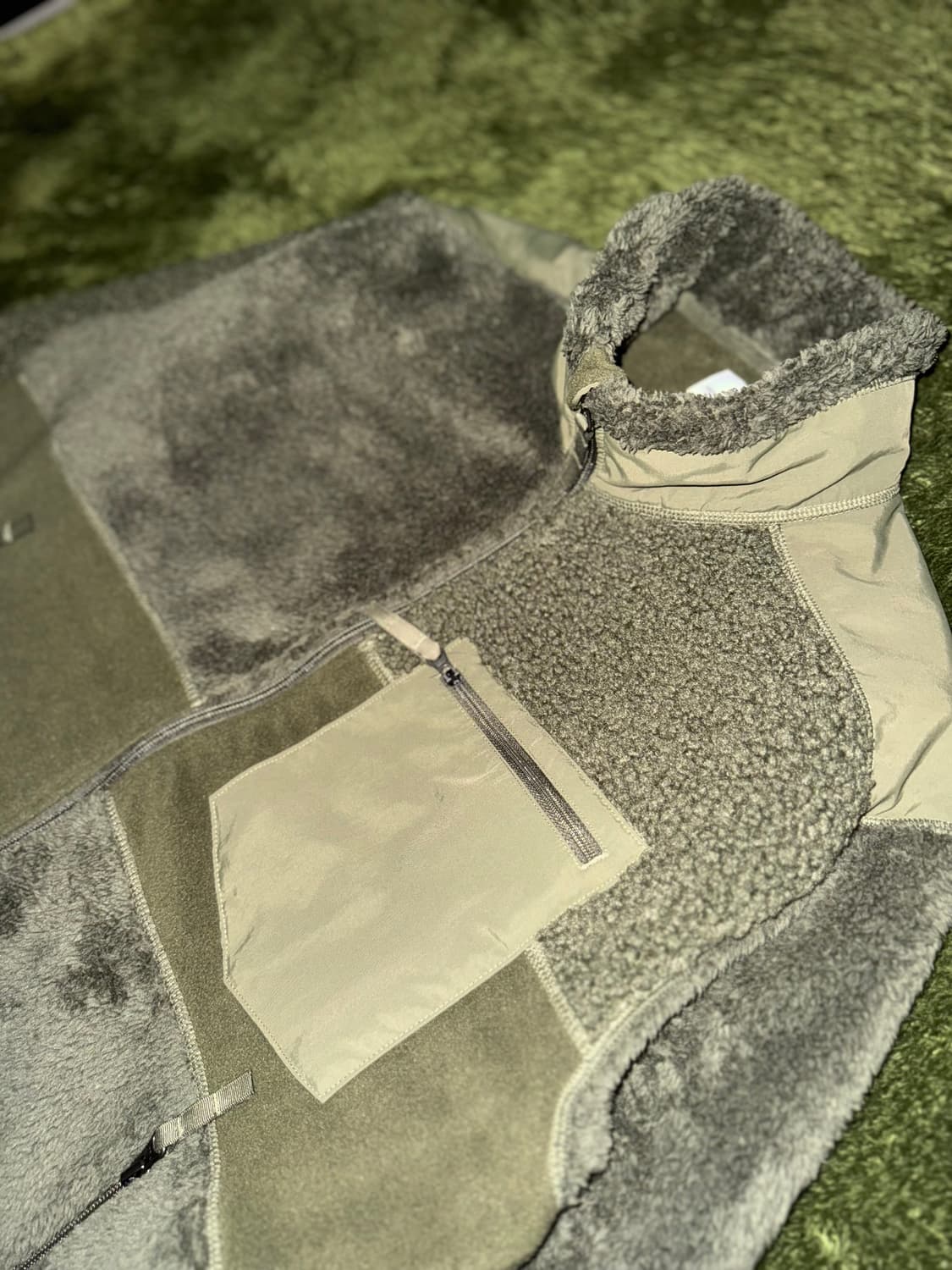 [M] 유니클로 X 엔지니어드 가먼츠 콜라보 플리스 자켓 올리브 상품이미지2