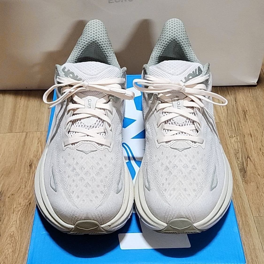 호카 270 클리프톤9 와이드 오트밀크 발리 상품이미지2